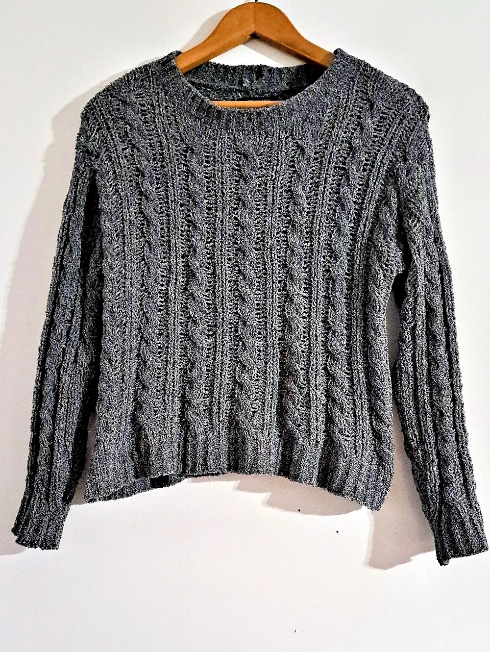 American Eagle Cable Knit Sweater in Gray XS Like New